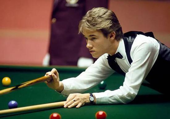 更是以惊人 更是以惊人